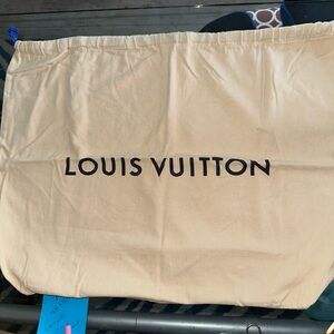 LV dust cover with drawstring